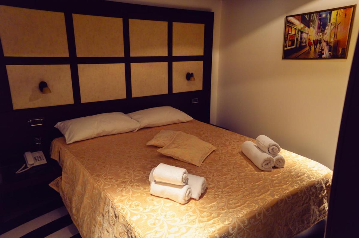 Hotel Amsterdam Budva Oda fotoğraf