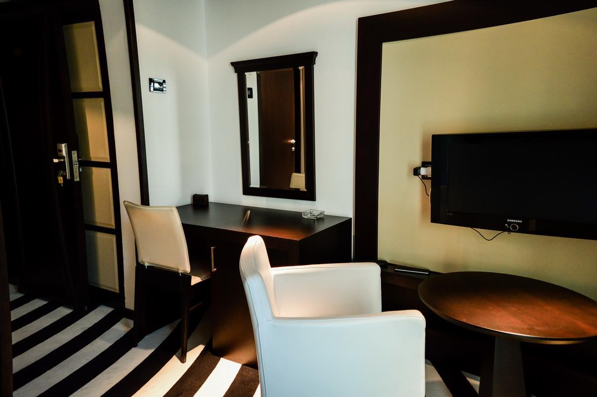Hotel Amsterdam Budva Oda fotoğraf